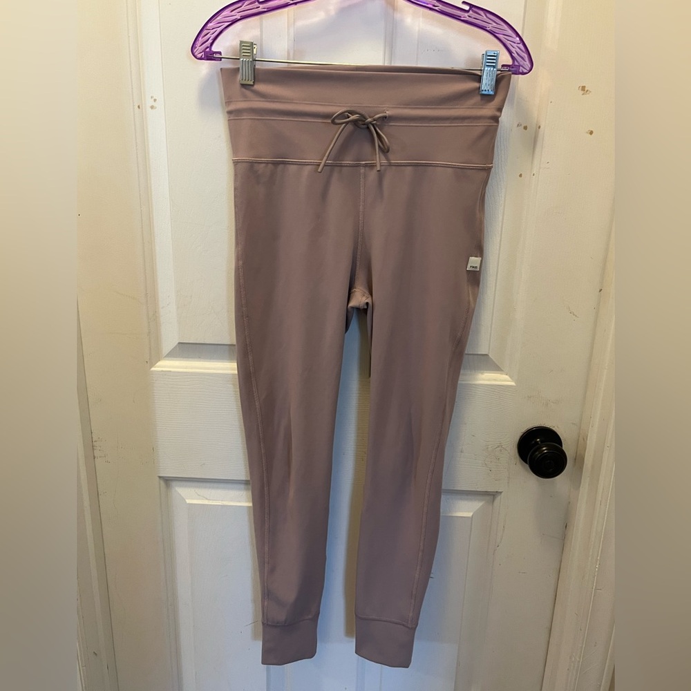 💕 LIKE NEW Vuori Daily Legging - Size Medium